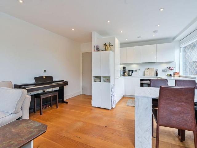 Royal Standard Apartments, Elephant. 2 bed flat to rent £3,250 pcm £750 pw