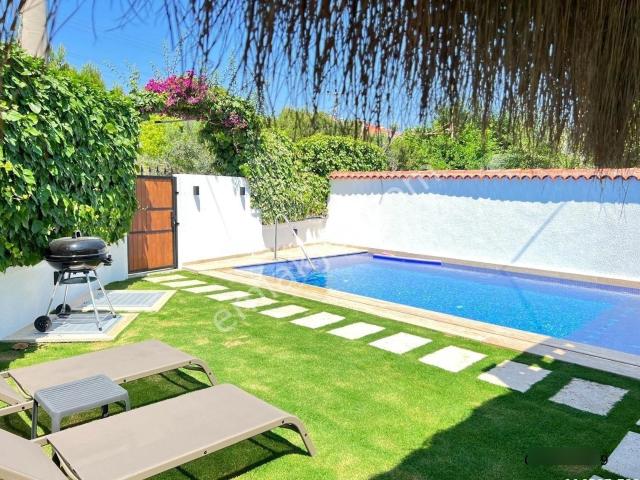 Royalden Alaçatıda Lüks 4+1 Havuzlu Villa | Kiralık