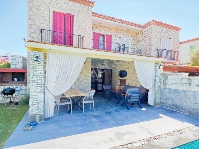 Royalden Alaçatı Hacımemişte Lüks 3+1 Havuzlu Villa