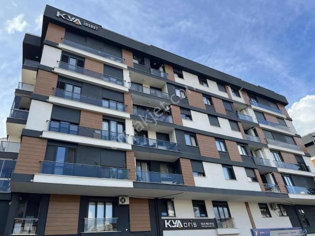Royal'den Kya Köşe Site'de Panjurlu ankastreli balkon 2+1 3.kat!