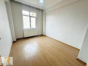 Royal'den Sefaköy Merkezde 3+1 120m2 Kullanışlı Satılık Daire