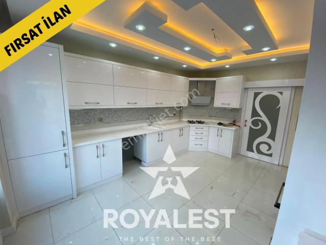 Royales’ten Ana Cadde Üzerı Ara Kat Lüks Oldukça Geniş Eşsiz