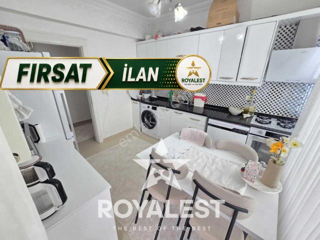 Royalest'ten Cadde Üstü İskanlı Arakat Geniş Ve Bakımlı 2+1