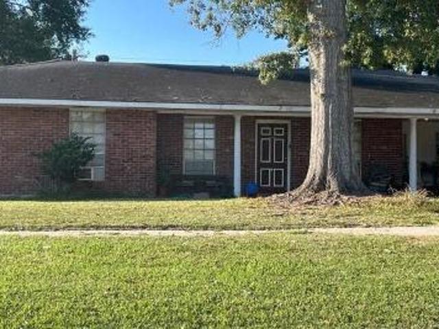 Royalwood Dr