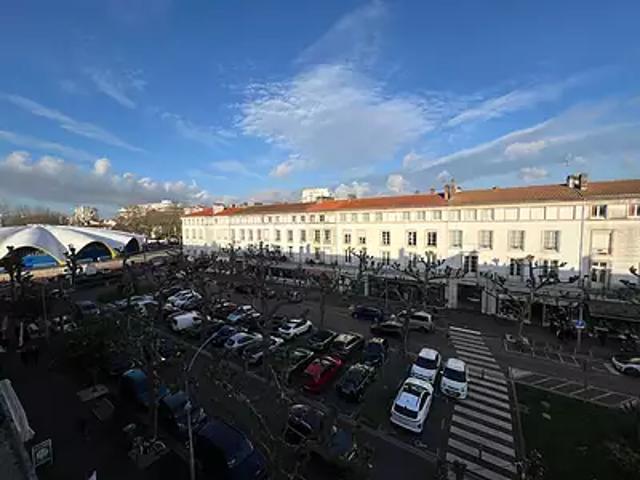 Royan 17200 Location appartement 4 pièces t4 au dernier étage cave