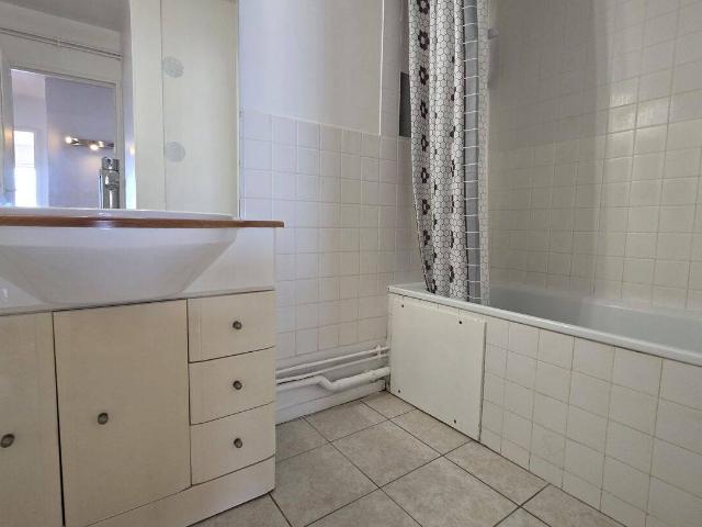 ROYAN PROCHE COMMERCES