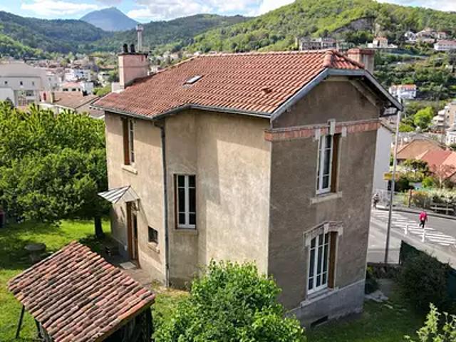 Royat 63130 Achat / Vente maison 5 pièces t5 au dernier étage cave