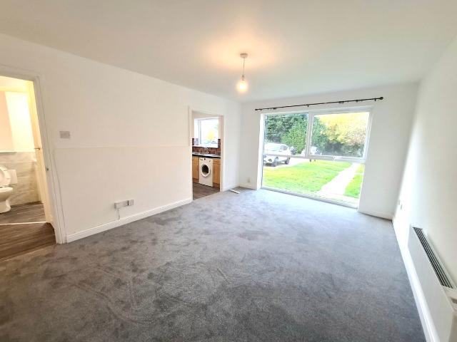 Roydon Court, Hemel Hempstead HP2, 2 bed flat to rent, £1,350 pcm | PrimeLocation