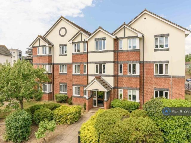 Roydon Court, Walton On Thames, KT12 2 bed flat to rent £1,635 pcm £377 pw
