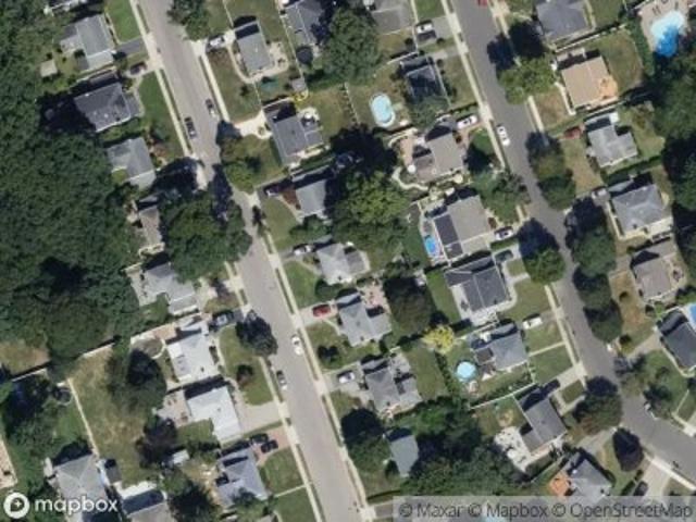Roydon Dr E