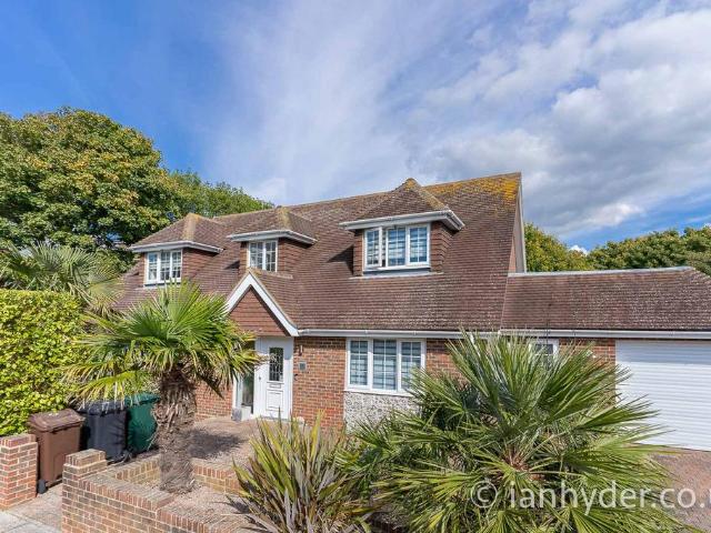 Royles Close, Rottingdean BN2 4 bed detached house to rent £4,000 pcm £923 pw