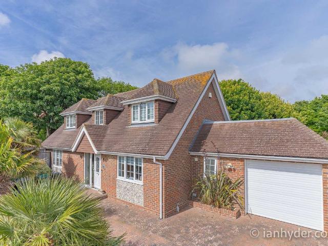Royles Close, Rottingdean, Brighton BN2, 4 bed detached house to rent, £4,000 pcm | PrimeLocation