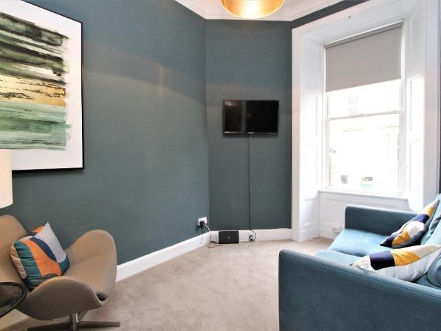 Royston Terrace, Inverleith. 1 bed flat to rent £1,230 pcm £284 pw