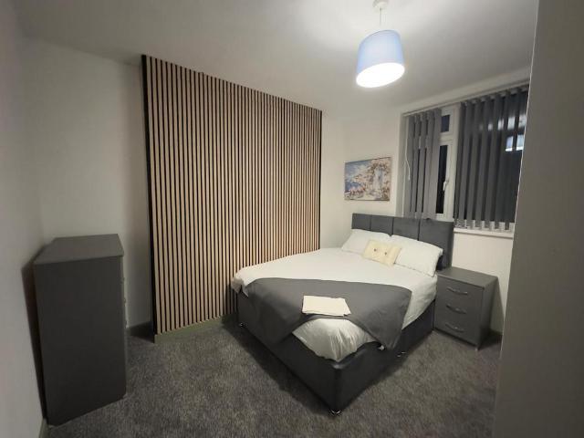RM2, 27 & 29 Uttoxeter Road. 1 bed in a house share to rent £450 pcm £104 pw