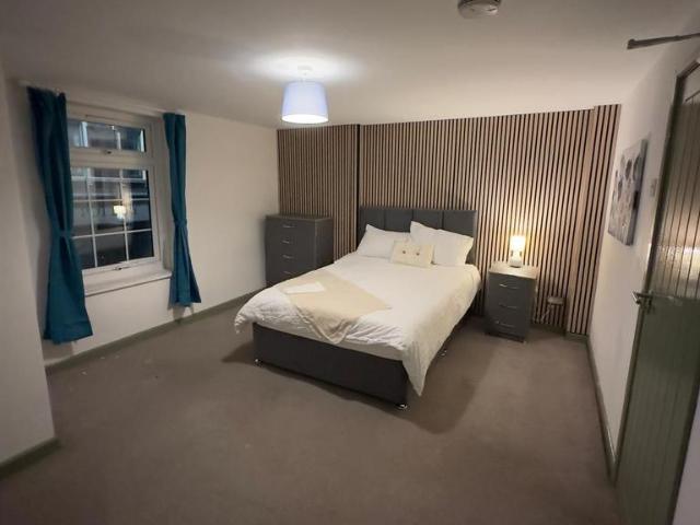 RM3, 27 & 29 Uttoxeter Road. 1 bed in a house share to rent £450 pcm £104 pw