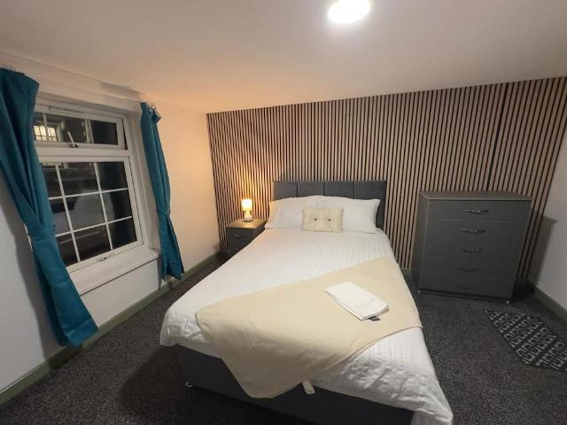 RM4, 27 & 29 Uttoxeter Road. 1 bed in a house share to rent £595 pcm £137 pw