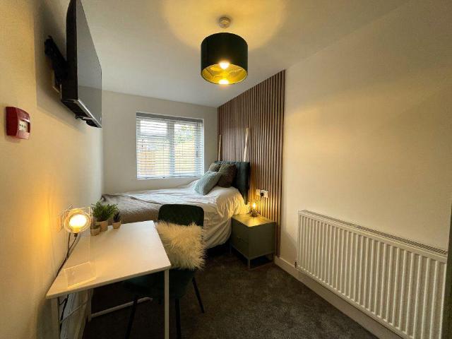 RM 4, Burmer Road, Peterborough, PE1 3HT 1 bed in a house share to rent £700 pcm £162 pw