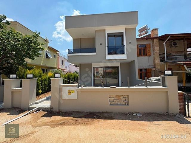 RMN GAYRİMENKULDEN satılık 14 evler mevkinde 3 + 1 villa deniz tarafıdır