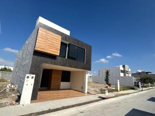 RMC Casa en venta, en Vilanova Residencial, por Rancho Santa Monica