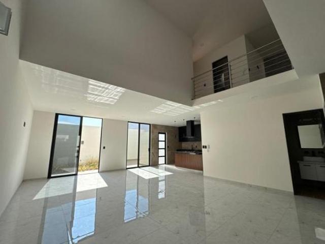 RMC CASA EN VENTA EN ABADIA DE SACROMONTE, RANCHO SANTA MONICA