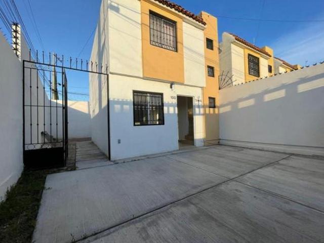 RMC CASA EN VENTA, EN ESQUINA Y CON EXCEDENTE. EN RUISEÑORES