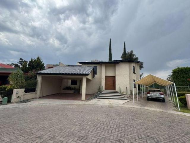 RMC CASA EN VENTA, EN PULGAS PANDAS SUR. COLINDA CON EL CAMPO DE GOLF