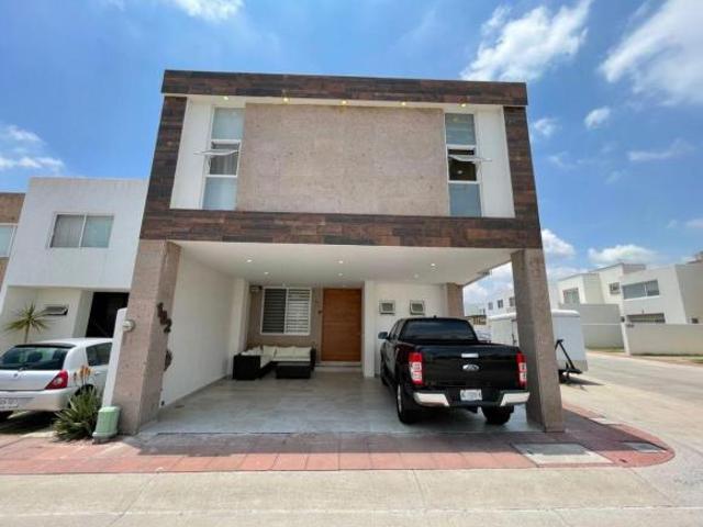 RMC CASA EN VENTA EN RICÓN DEL PILAR