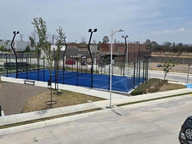 RMC Nueva con doble altura y frente a la casa club En Vilanova al Sur poniente