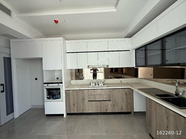 RM'DEN 50.YIL MAHALLESİNDE SİTE İÇİ 4+1 HAVUZLU GENİS PEYZAJLI ULTRA LÜX DAİRE