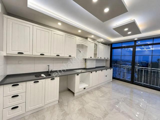 Rng'den Göl Manzaralı Ultra Lüks 3+1 Net 180 M²