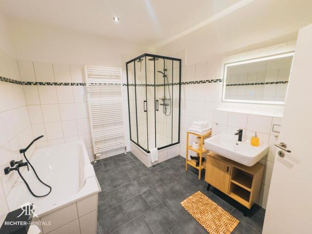 RR | Modern Living | 84 sq m | Kitchen | Parking, Magdeburg Amsterdam Apartments for Rent