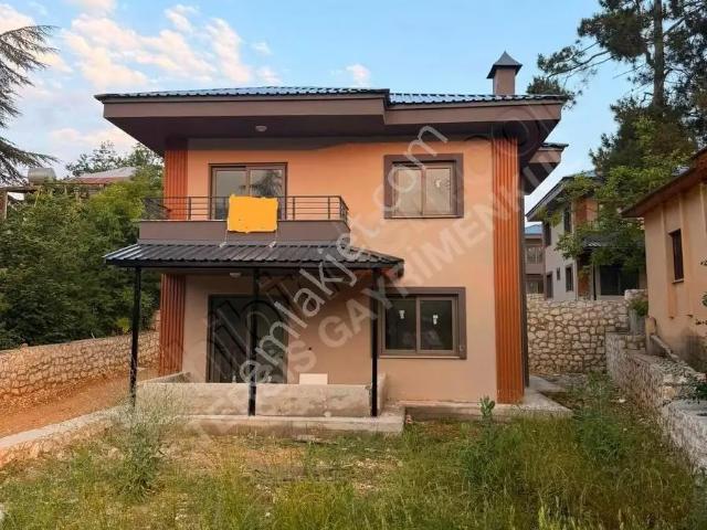 Rw Tersis'den Çamlıyayla Çayırekinliğinde Satılık Vılla