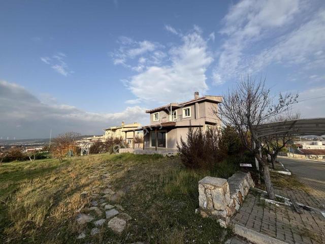 Rw Akar'dan 1 Dönüm Bahçeli,site İçerisinde Havuzlu Villa