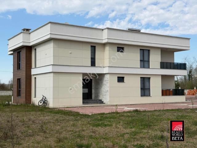 Rw Beta 'dan Çarşambada Satılık Bahçeli Villa