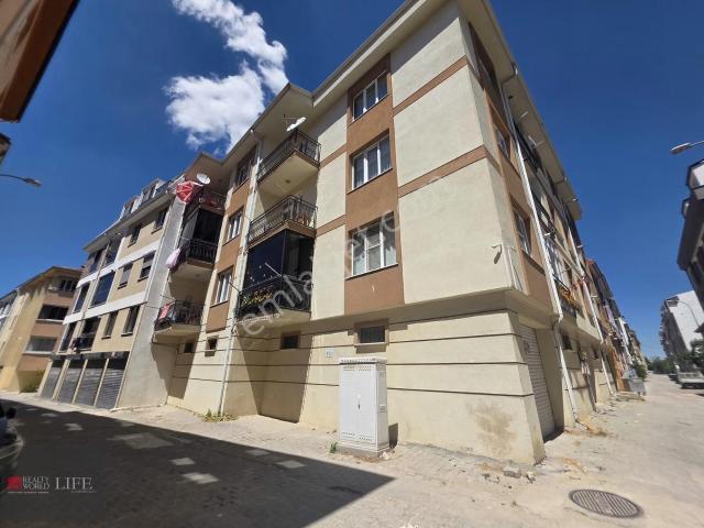 Rw Lıfe / Batıkent Mah İkizler Sokak Bakımlı Satılık 2+1 Daire