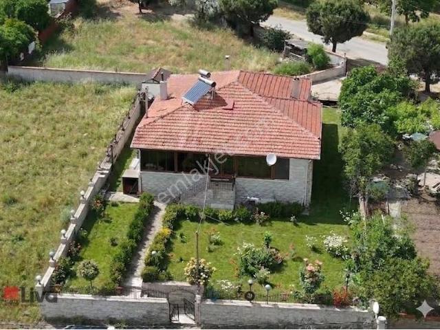 Rw Livadan Göl Manzaralı Bahçeli Müstakil Ev