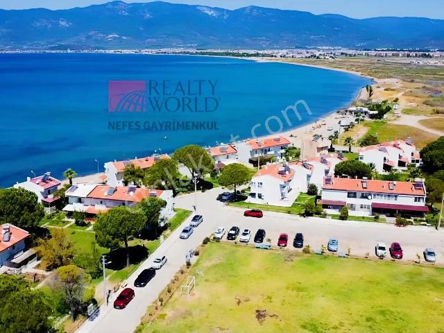 Rw Nefes' Ten Haberkent Sitesinde Denize 60 M Köşe Konumlu Villa