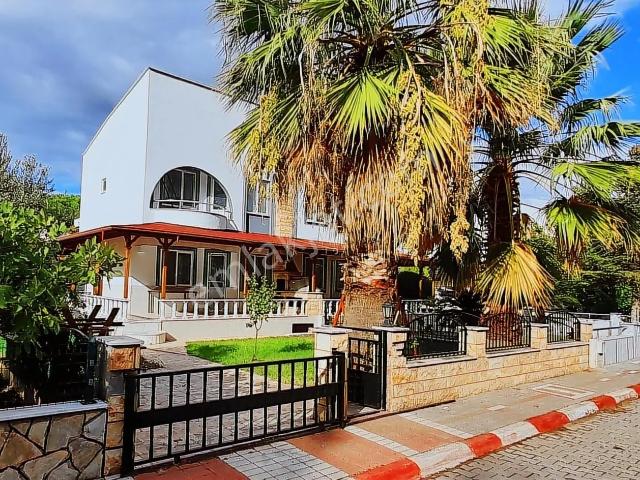 Rw Nefes'ten  İmko Sitesinde, Geniş Bahçeli, Bakımlı Villa