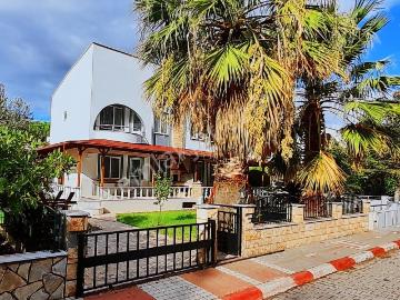 Rw Nefes'ten  İmko Sitesinde, Geniş Bahçeli, Bakımlı Villa