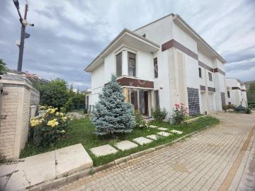 Rw Nestten Orhangazi De Site İçi Havuzlu Satılık 360 M2 Villa