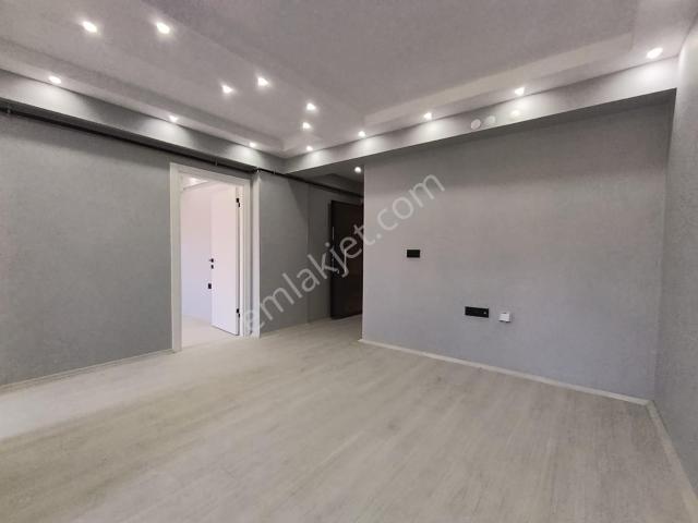 Rw Nest'ten A.ü İletişim Kapısı Yakını Satılık İskanlı 2+0 Daire