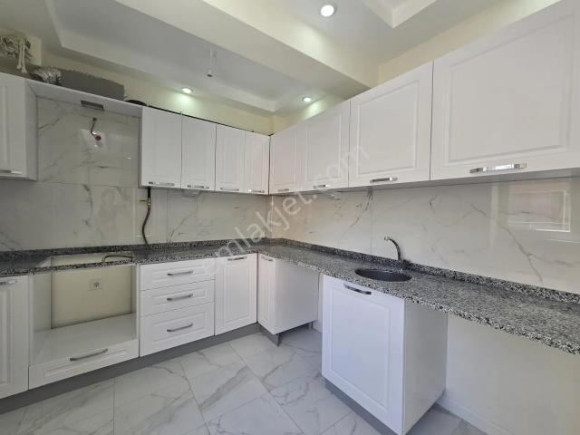 Rw Nest'ten Esenli Caddesine Yakın Köşe Konumlu Kiralık 3+1