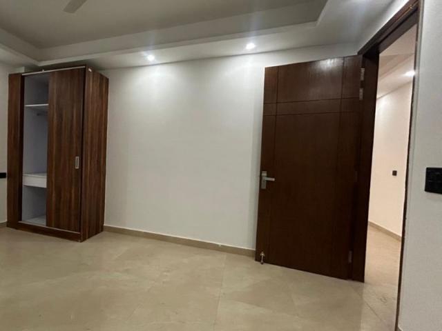 Rwa PockeT L Sarita Vihar 3 Bedroom 1650 Sq. Ft. Apartment in Sarita Vihar Delhi Listing ID: #10277