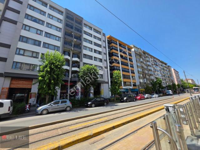 Rwlıfe/ Vişnelik Mah. Öğretmenler Bulvarında Kiralık 3+1 Daire