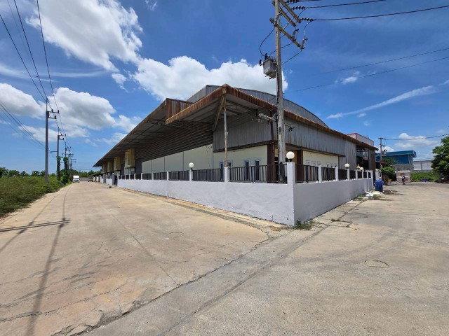 รถเทรลเลอร์ได้ รร.บ้านบางปิ้ง 1.4 กม.สี่วาพาสวัสดี เอกชัย นาดี โกดังโรงงาน 1 นอน 2 น้ำ ใกล้ตลาดเศรษฐกิจ 2 กม. 1 ไร่ 1,300 ตร.ม