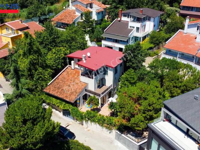 Rt Safir'den Bademli'de Damla Kent Sitesinde Satılık 8+2 Villa