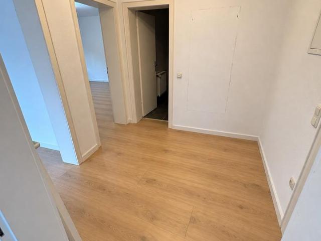 RÜ direkt vor der Tür | frisch renovierte 2 Zimmer Wohnung