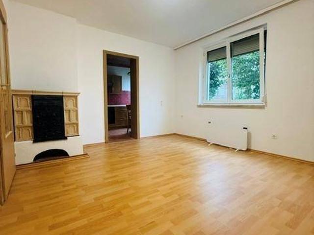 Rum Austraße nett eingeteilte 2 Zimmer Wohnung mit Loggia und allgemeiner Parkfläche