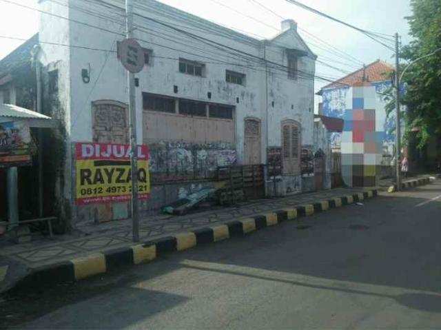 Rumah Tua di Tepi Jalan Raya Daerah Kebonagung Pasuruan Kota, Jatim