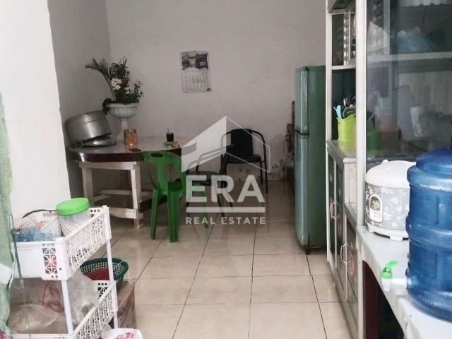 Rumah bersih dan terawat dan siap huni, ada tanah lebih disamping dan sudah dilantai